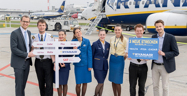 Ryanair celebrate with the Ryanair crew the carrier’s new routes from Berlin Schönefeld to Zadar, Malta and Pisa.