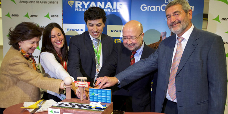 Gran Canaria Airport celebrated the start of Ryanair’s services to Budapest on 3 April with a traditional cake-cutting ceremony