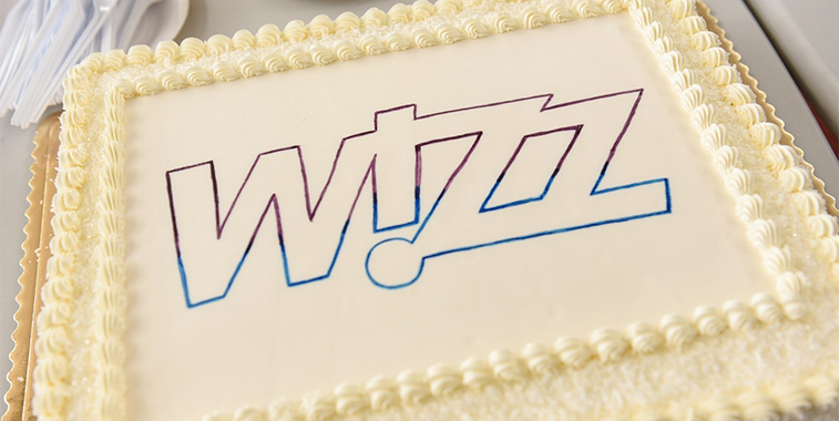Palanga Airport welcomed the arrival of Wizz Air with a simplistic styled route launch cake