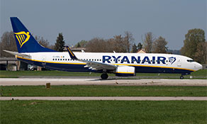 Ryanair welcomes over 30 new aircraft in first four months of 2016; Airbus and Boeing deliver 106 units in April