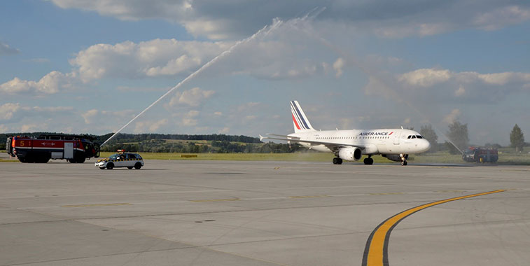Arch of Triumph win:Air France Paris CDG to Krakow 4 July