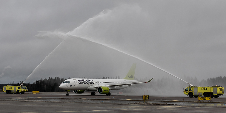 Helsinki welcomes the arrival of airBaltic's first CS300 with a water arch salute. 
