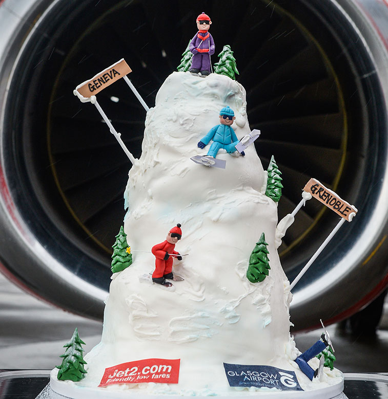 Glasgow Airport was the only one of six UK bases to see more than one route start with LCC Jet2.com over the festive season, with the addition of services to Geneva and Grenoble. In case you couldn't guess from the above cake – both are seasonal ski routes.